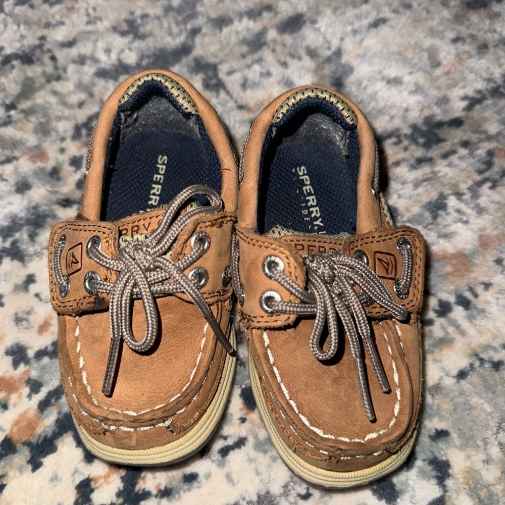 -LITTLE KID LANYARD BOAT SHOE/ SPERRY size 5 Velcro with laces